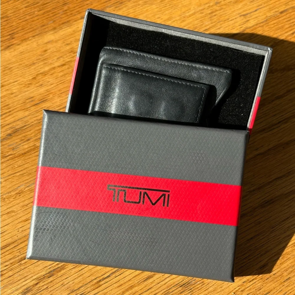 TUMI Slim Black Leather Card Case Money Clip - Picture 7 of 9